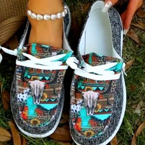 Western style canvas shoes